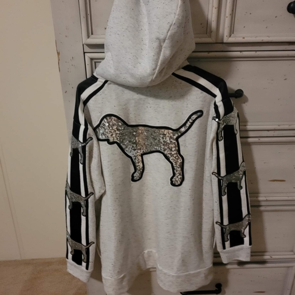 ISO 🚨 I'M LOOKING FOR THESE VS Pink items - Picture 2 of 15